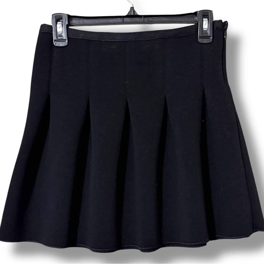 Divine Doll size XS black mini skirt with side zipper closure stretches pleated